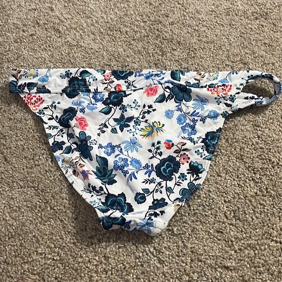 Brand new bikini bottom - Picture 3 of 3